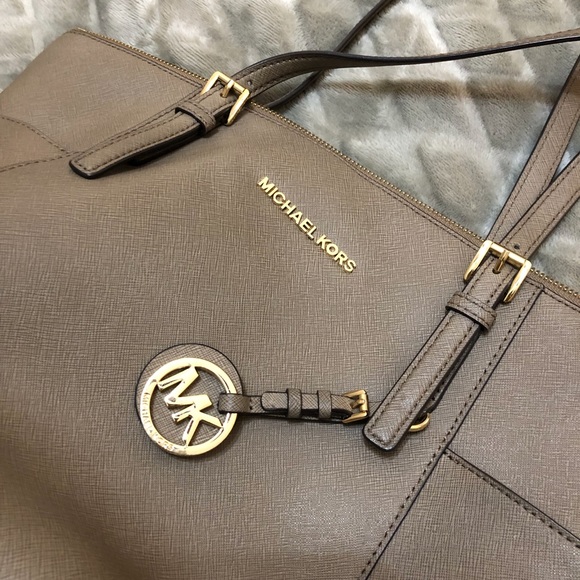 Michael Kors Jet Set Crossgrain Leather tote - Picture 4 of 5